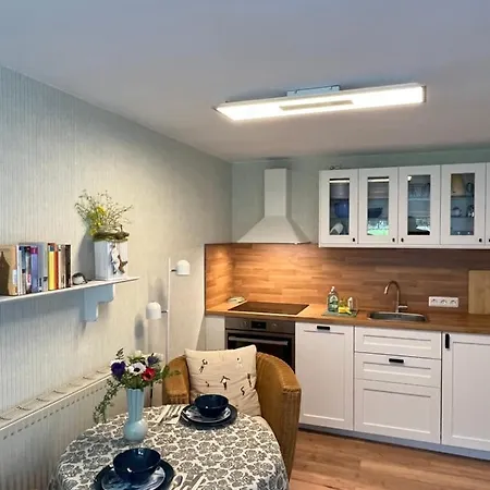 Sonnige Souterrain-ferienwohnung Lejlighed Sassnitz