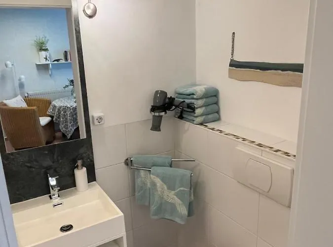 شقة Sonnige Souterrain-ferienwohnung *