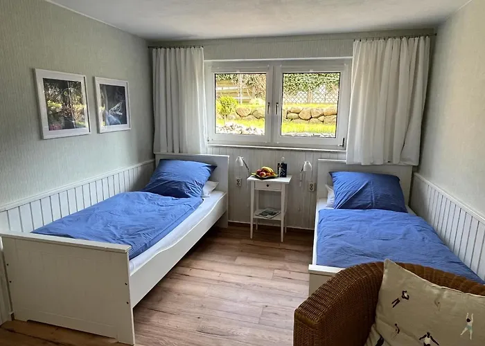 Sonnige Souterrain-ferienwohnung شقة